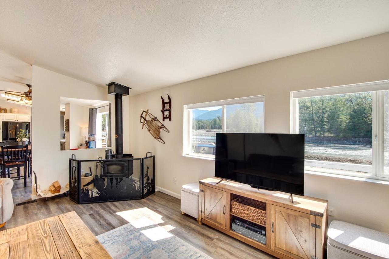 Riverfront Home With Deck, Near Mount Rainier! Packwood Kültér fotó