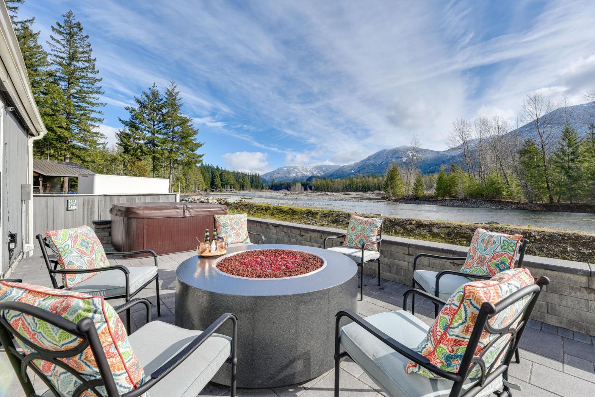 Riverfront Home With Deck, Near Mount Rainier! Packwood Kültér fotó