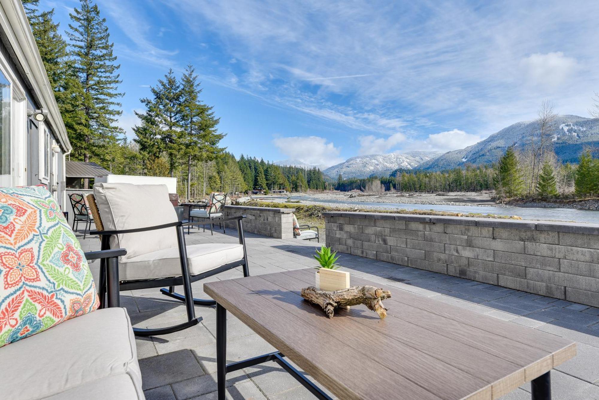 Riverfront Home With Deck, Near Mount Rainier! Packwood Kültér fotó