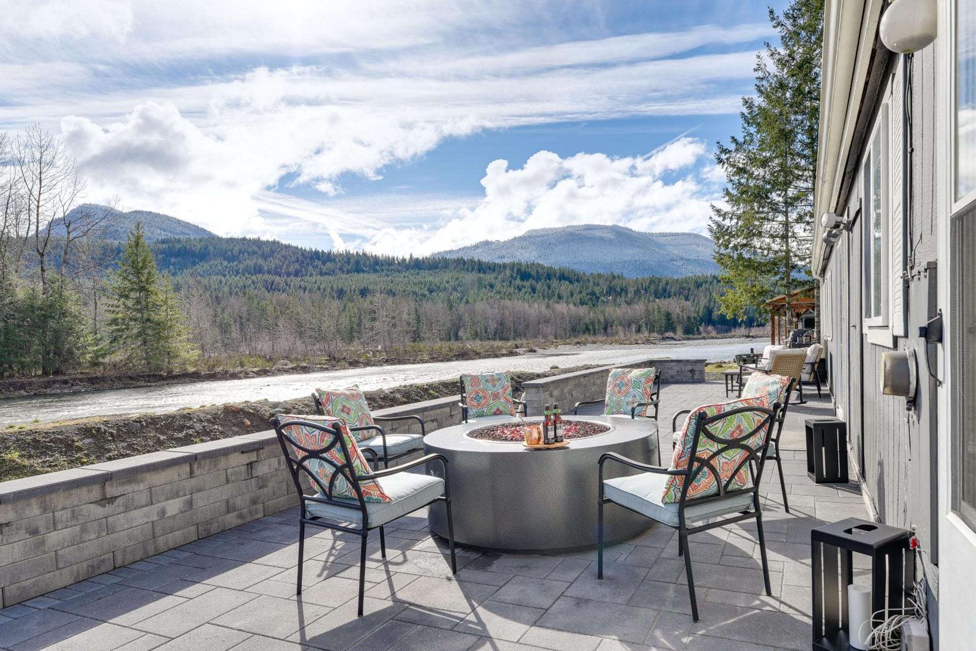 Riverfront Home With Deck, Near Mount Rainier! Packwood Kültér fotó